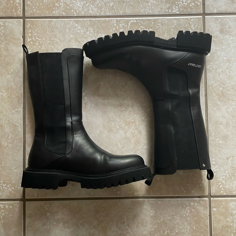 Matt & Nat Women's elongated Chelsea boot